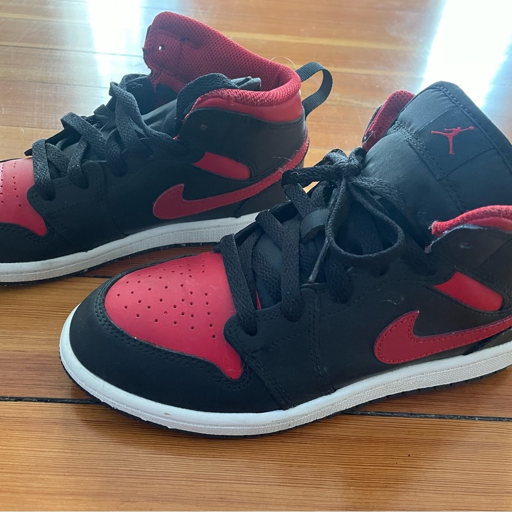Kids Black and Red Sneakers Nike Court Borough Mid